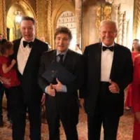 | Elon Musk poses with Javier Milei and Donald Trump Photo Elon Musk | MR Online